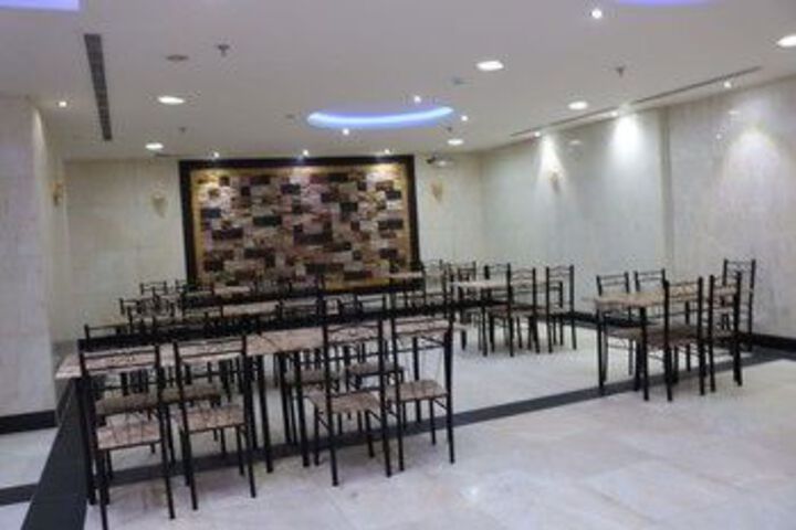Dining 16 of 17