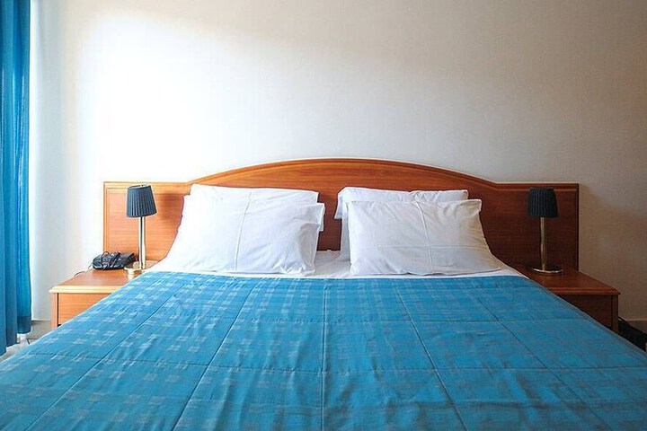 Room 4 of 25