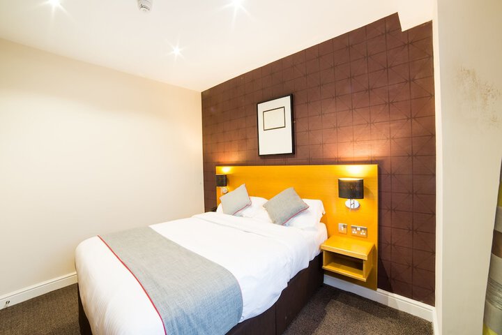 Room 9 of 48