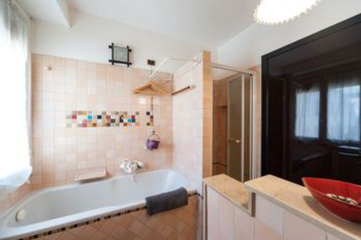 Room 2 of 21