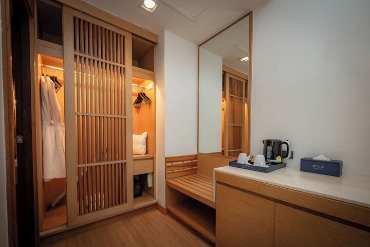 Room 20 of 177