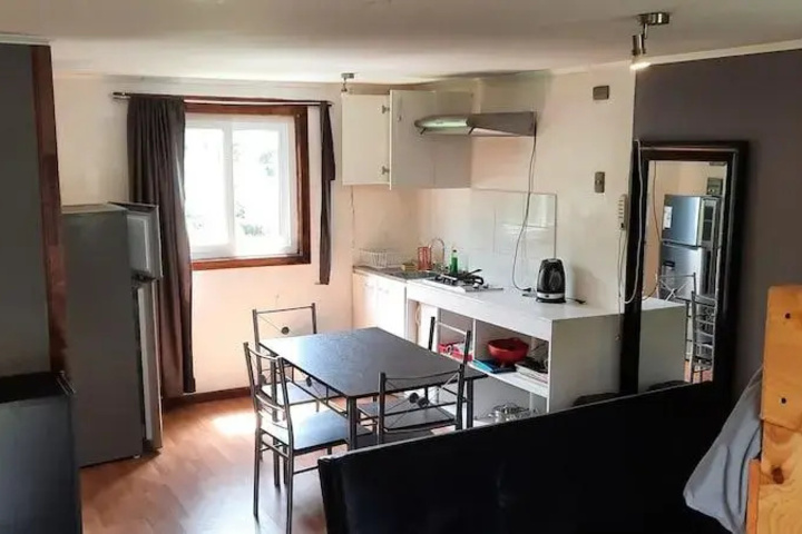 Room 5 of 16