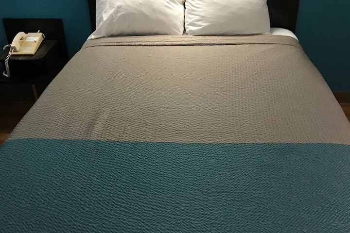 1 Queen Bed (17 of 18)