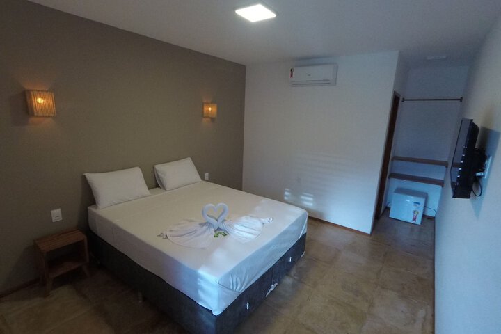 Room 7 of 12