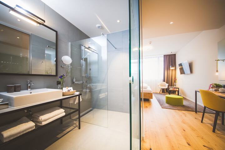 Room 16 of 46