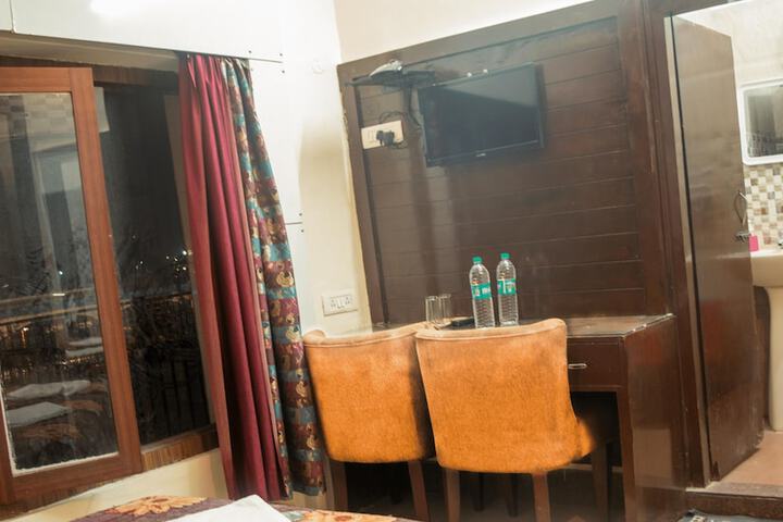 Room 30 of 90