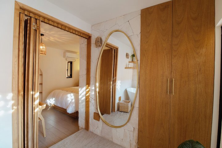 Room 4 of 52