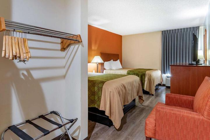 2 Double Beds (12 of 13)