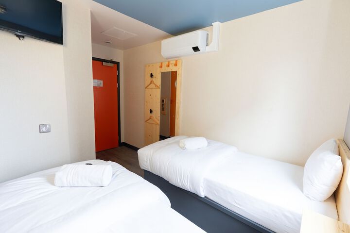 Room 10 of 46