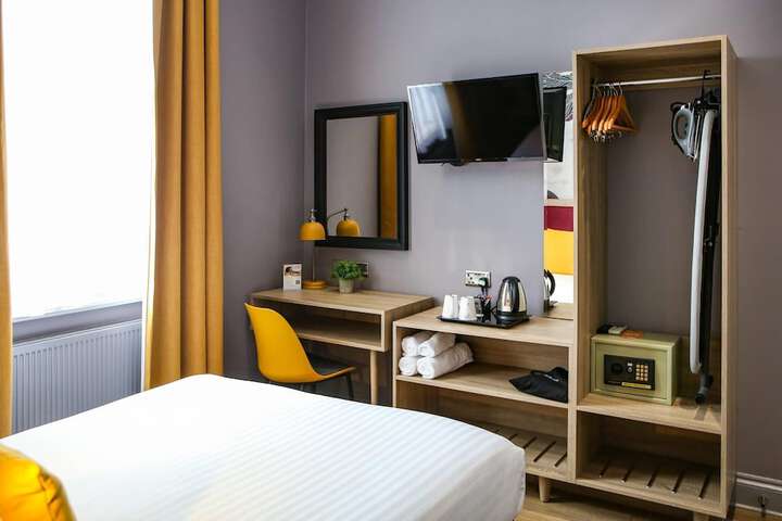 Room 42 of 98