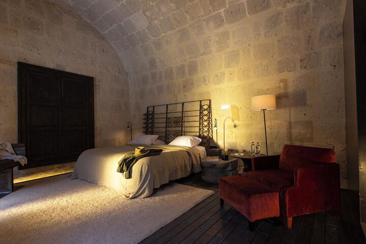Room 5 of 74