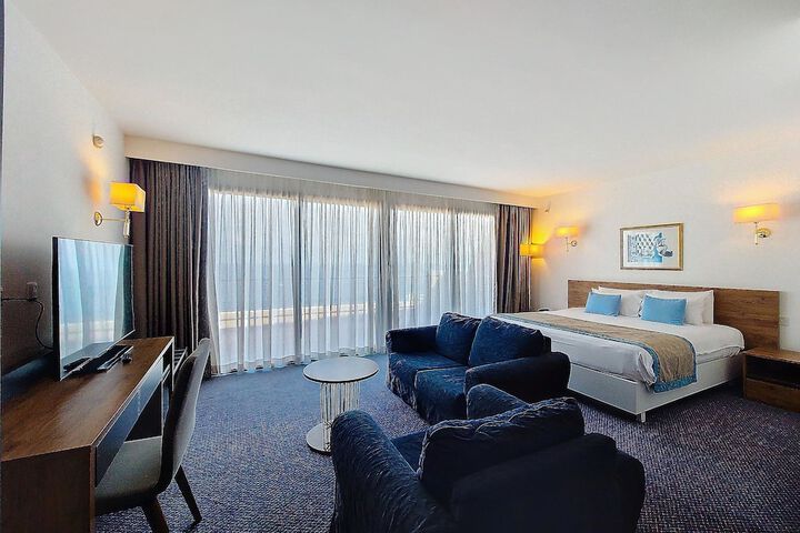 Room 51 of 148
