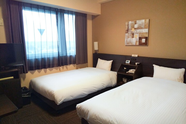 Room 12 of 35