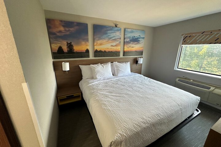 1 King Bed (9 of 10)