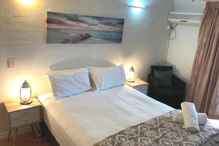 Room 5 of 32