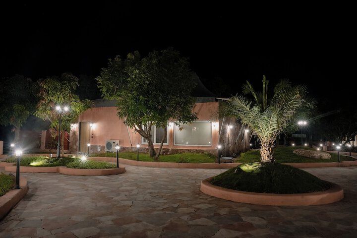 Hotel Exterior 57 of 73