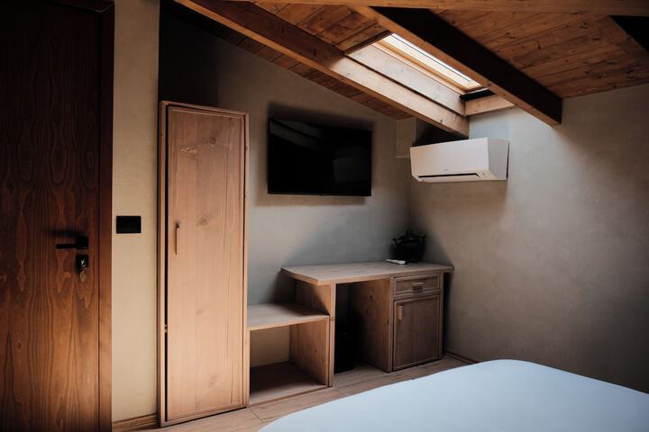 Room 45 of 93