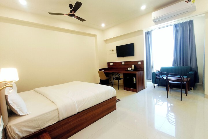 Room 5 of 16
