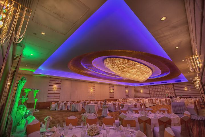 Ballroom/Hall 34 of 43