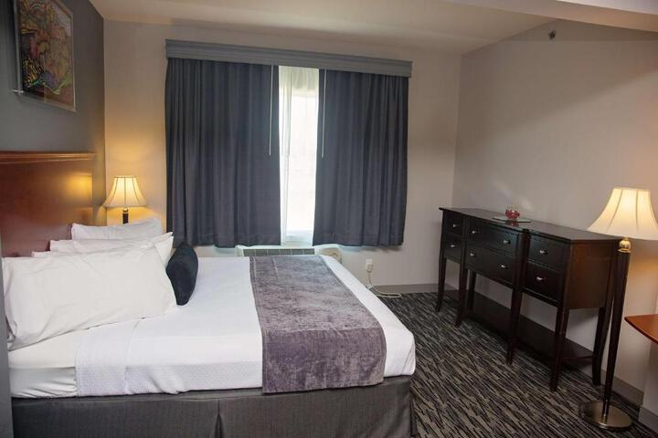 Standard King Bed Accessible (9 of 12)