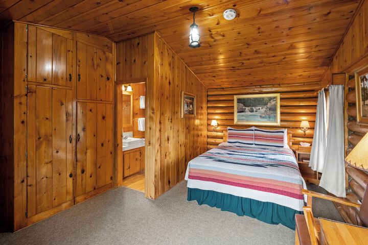 Room 16 of 212