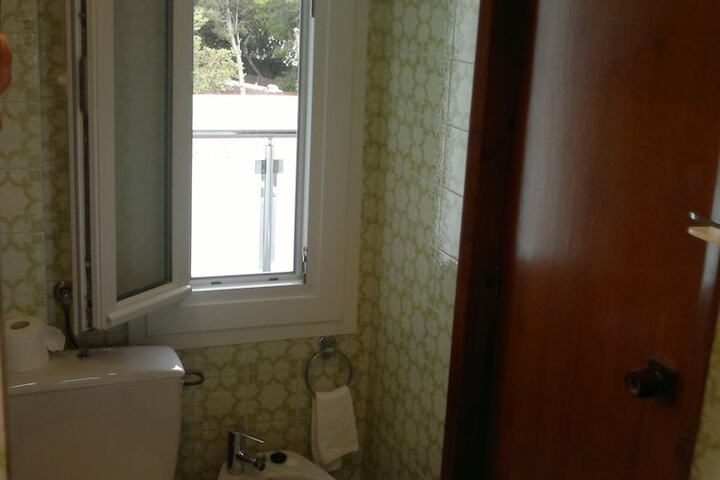 Room 16 of 38