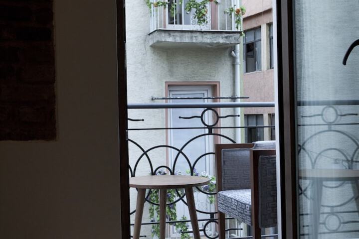 Room 32 of 54