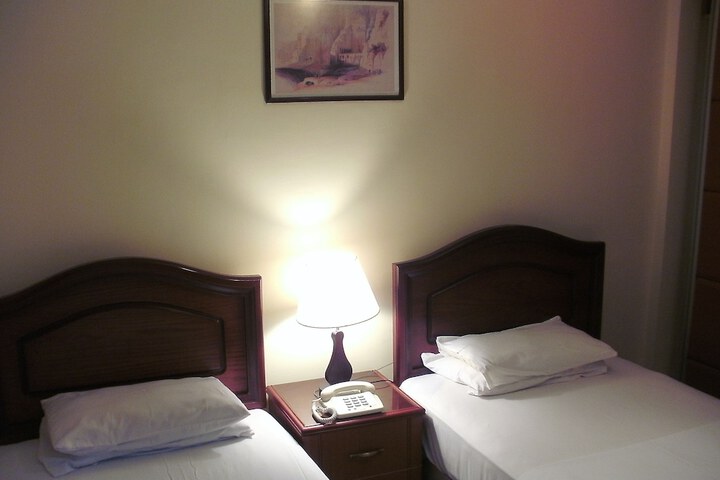 Room 4 of 17