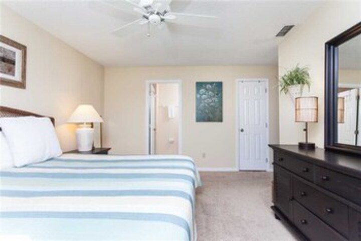 Room 13 of 18