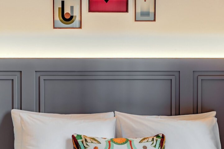 Room 4 of 42