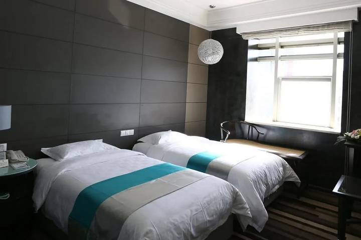 Room 2 of 20