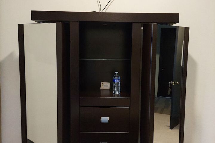 Room 5 of 34