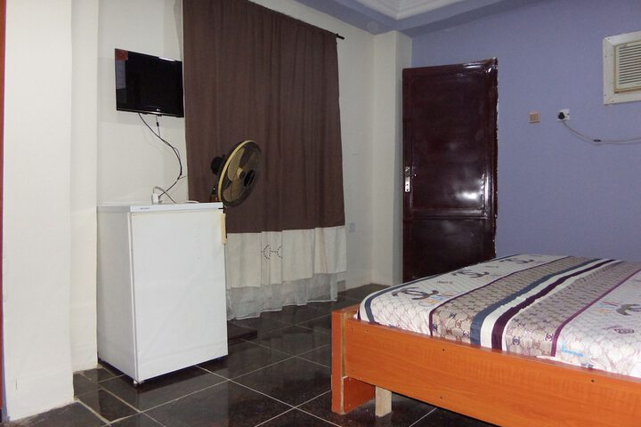 Room 3 of 28