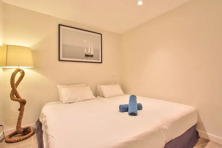 Room 6 of 15