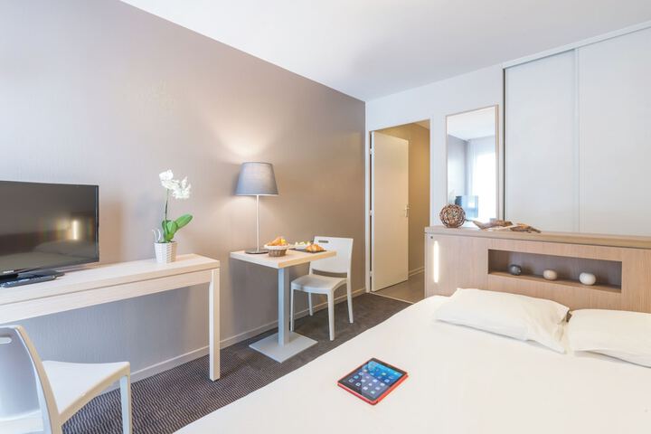 Room 14 of 30