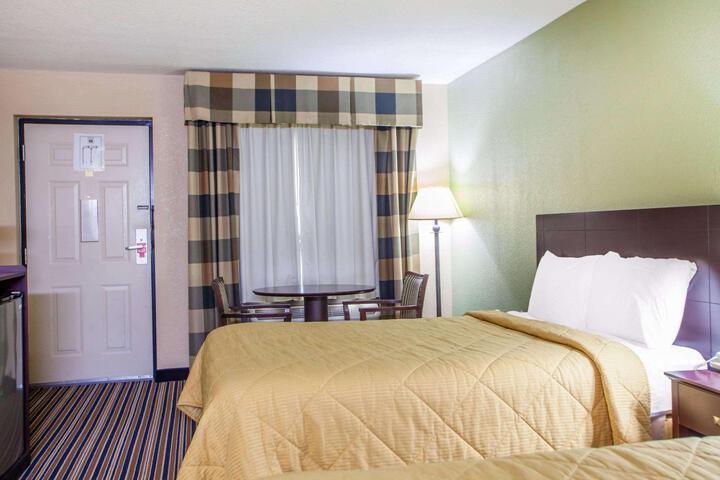 2 Queen Beds (3 of 7)