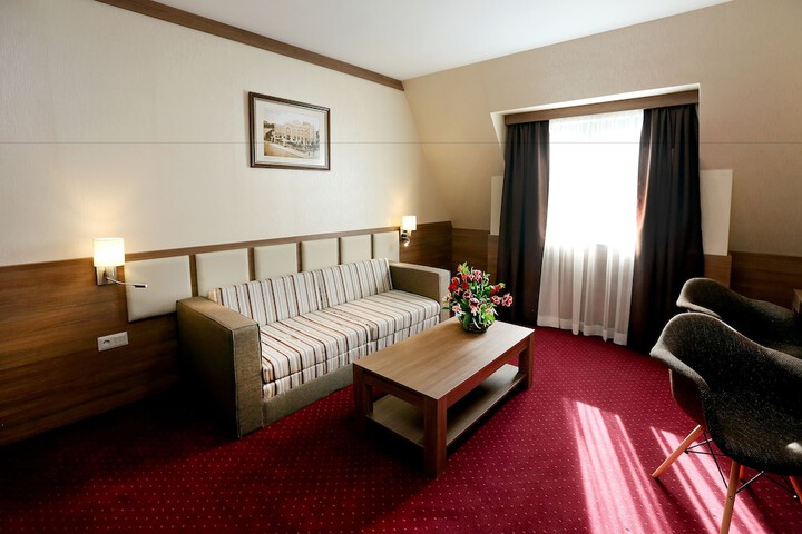 Room 32 of 64