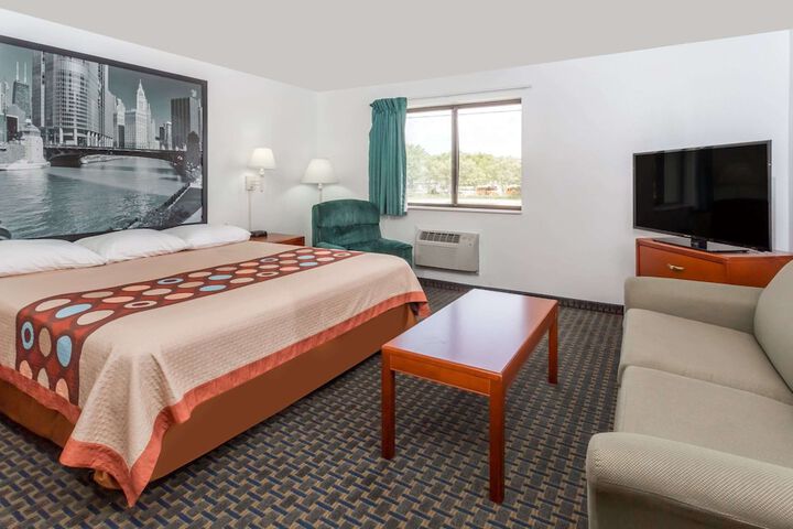 1 King Bed Suite (2 of 5)