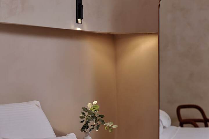 Room 11 of 24