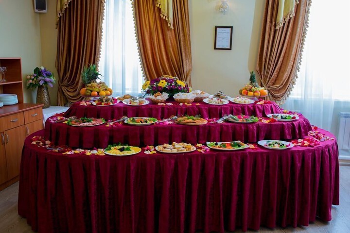 Dining 27 of 28