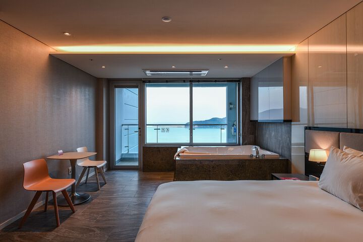 Room 87 of 108