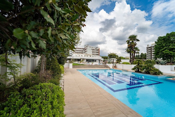 Pool 39 of 71