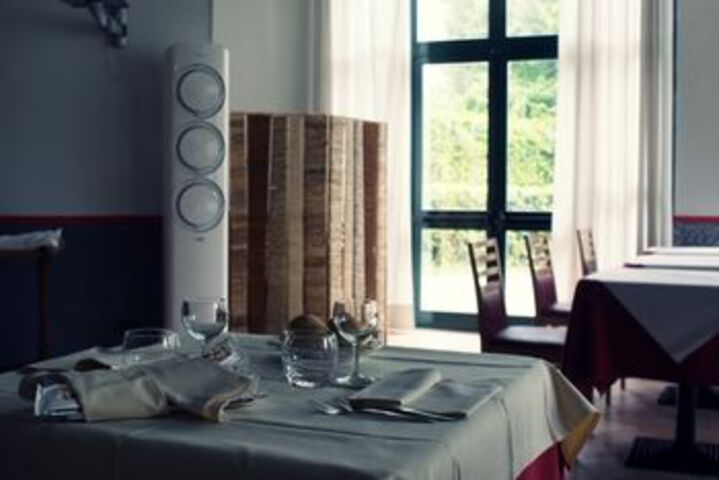 Dining 9 of 43