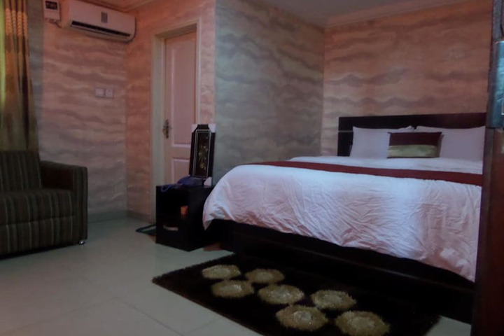 Room 10 of 35