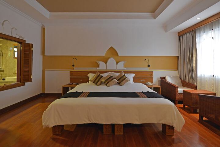 Room 6 of 34
