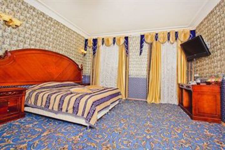 Room 33 of 67