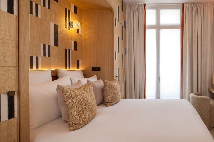 Room 14 of 65