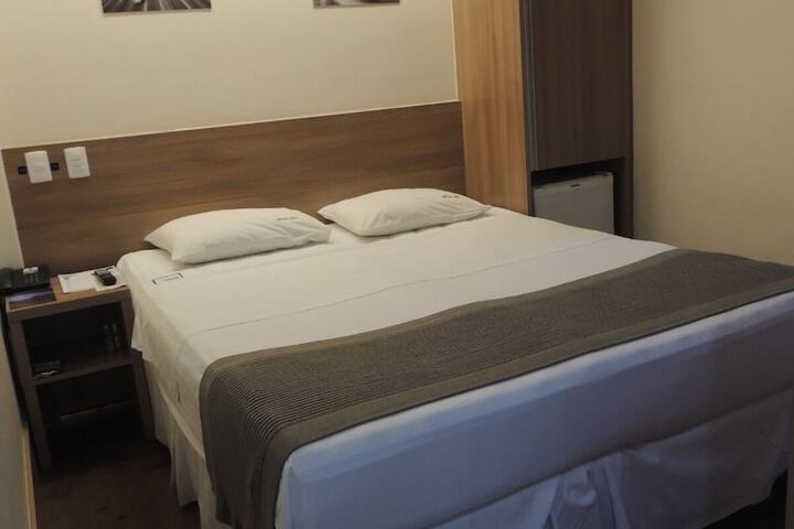 Room 13 of 22