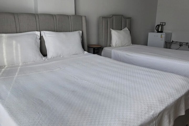 Room 4 of 17