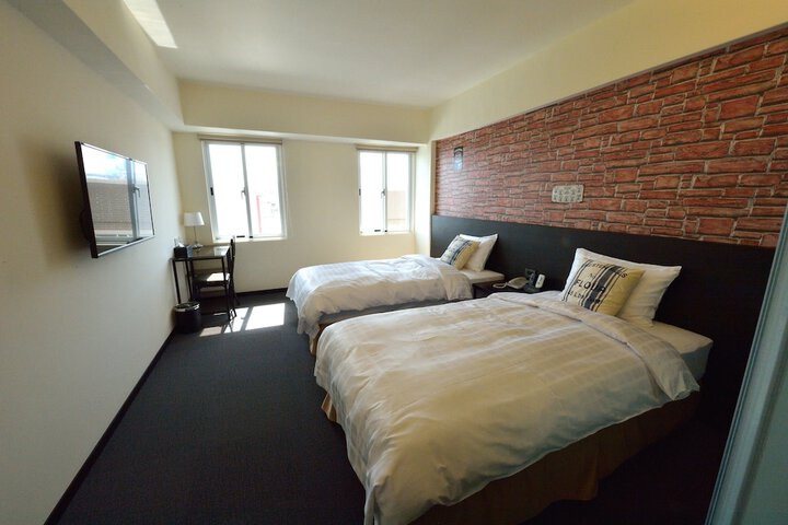 Room 4 of 61